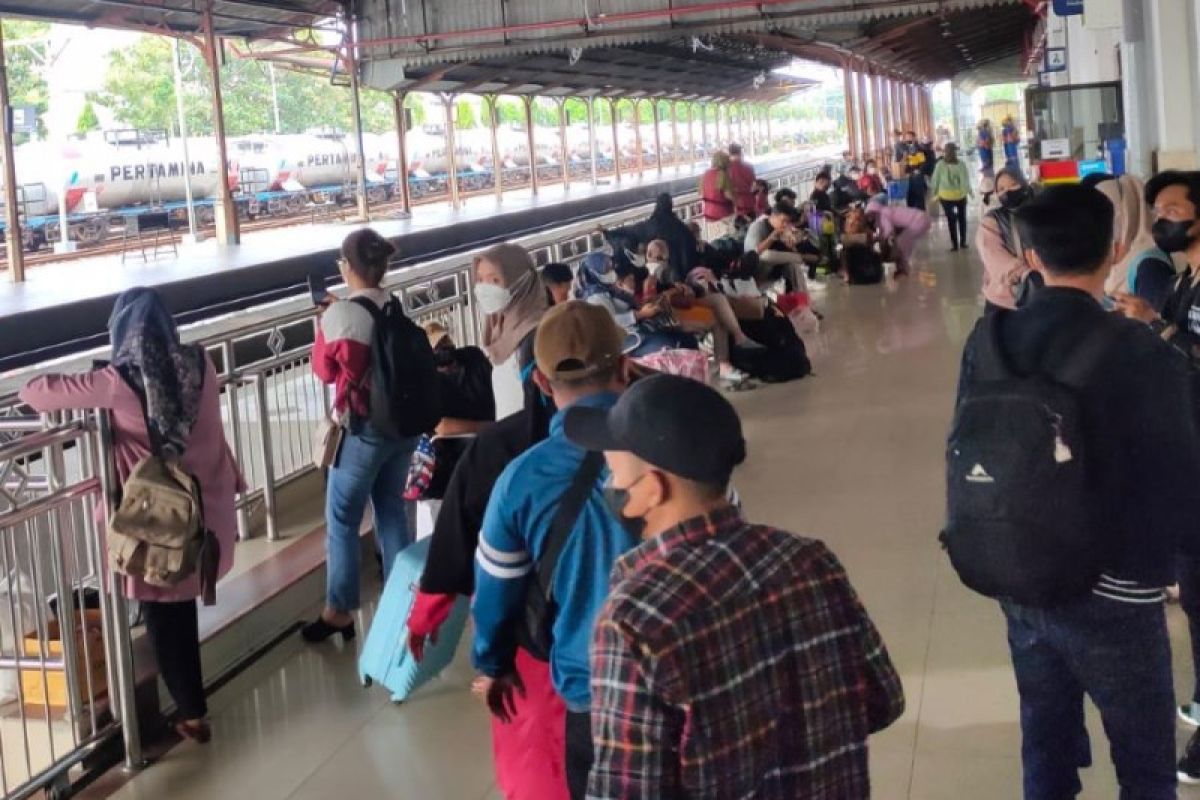 KAI Daop Madiun layani 209.854 penumpang KA selama Lebaran 2022