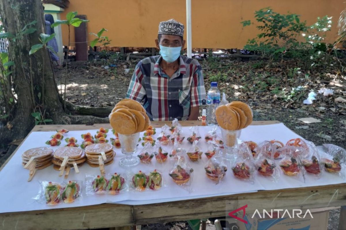 Perajin gula batu raih untung libur lebaran