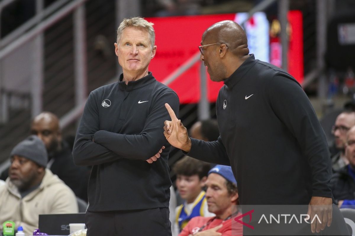 Mike Brown boyong staf pelatih Warriors ke Kings