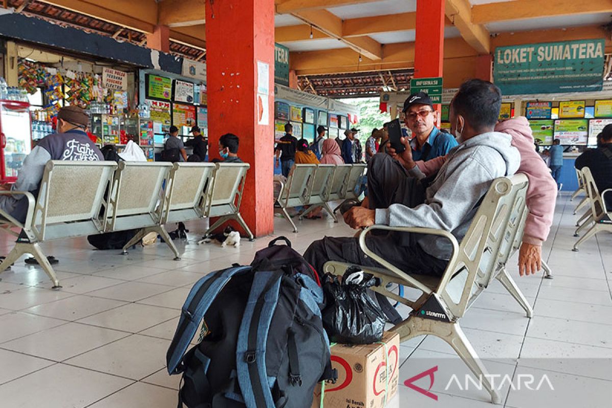 H+5 Lebaran 2022, 9.037 pemudik tiba di Terminal Kampung Rambutan