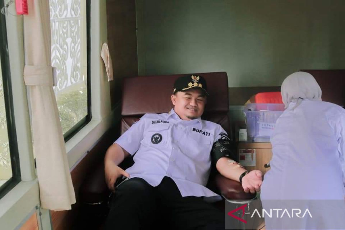 Jamin ketersediaan stok, Bupati Dharmasraya ajak ASN rutin donor darah