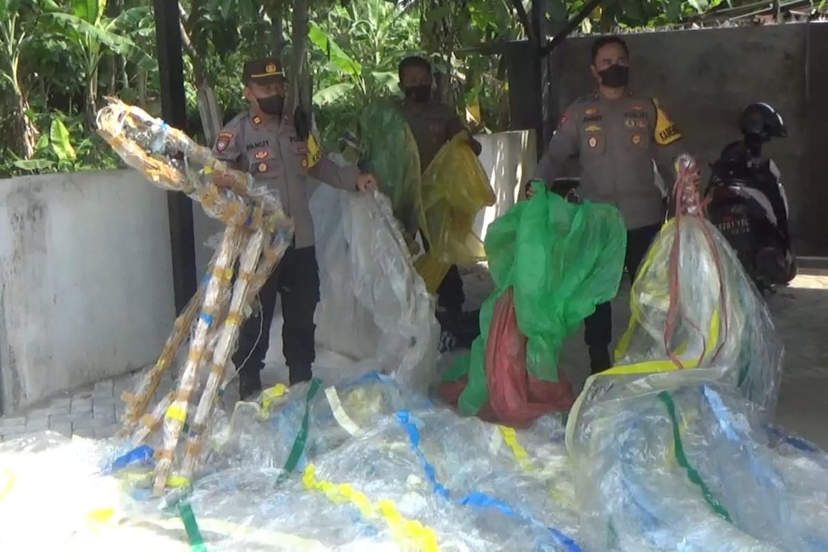 Puluhan balon udara disita polisi saat perayaan Lebaran Ketupat di Trenggalek