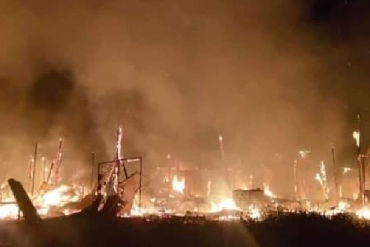 Kebakaran di Dogiai Papua hanguskan 10 kios