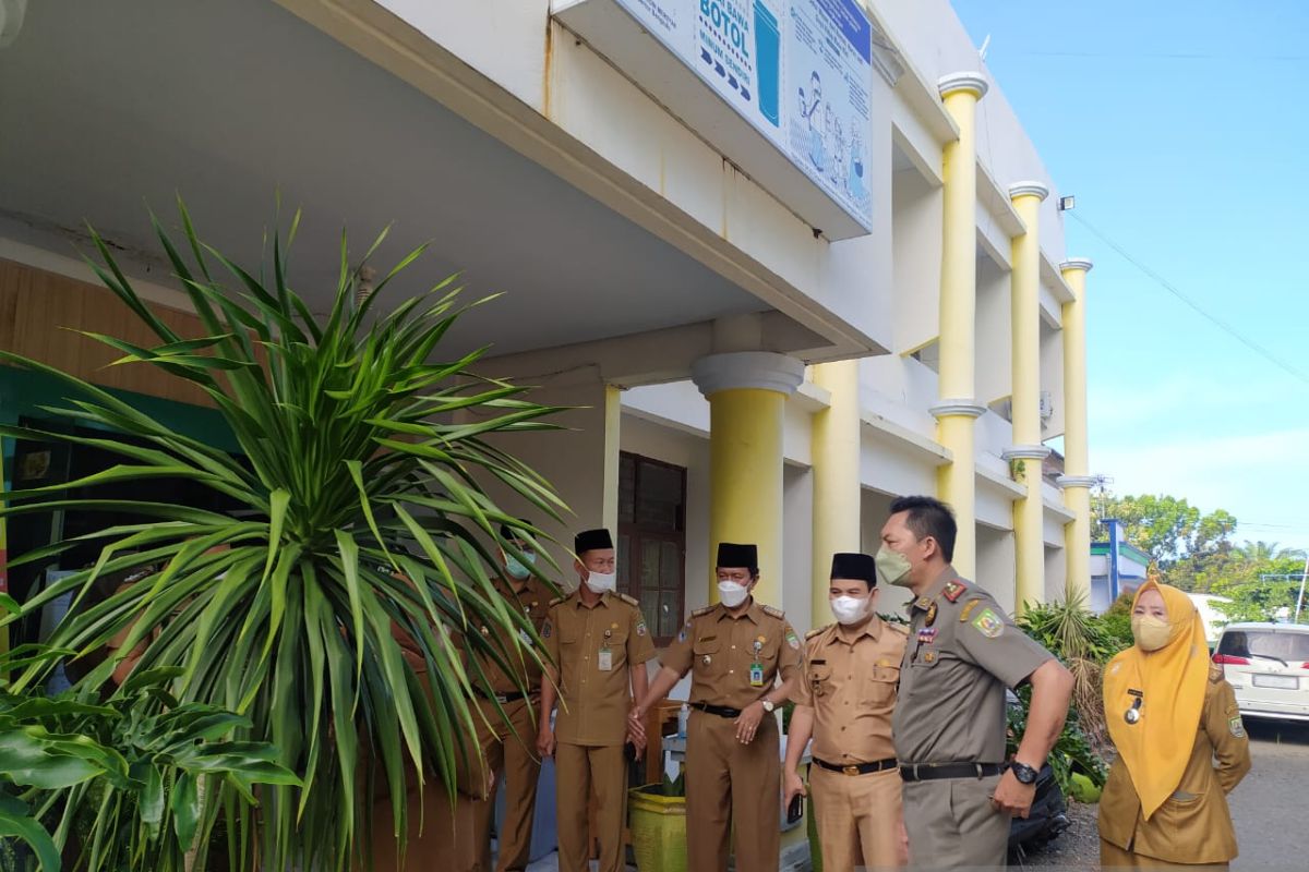 Satpol PP sidak di OPD Provinsi Bengkulu pada hari pertama kerja