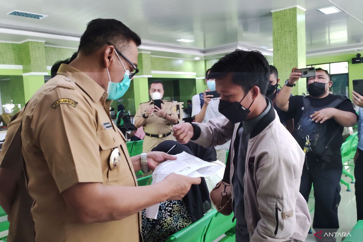 Warga Bogor keluhkan waktu tunggu dua tahun urus KTP saat sidak Plt Bupati