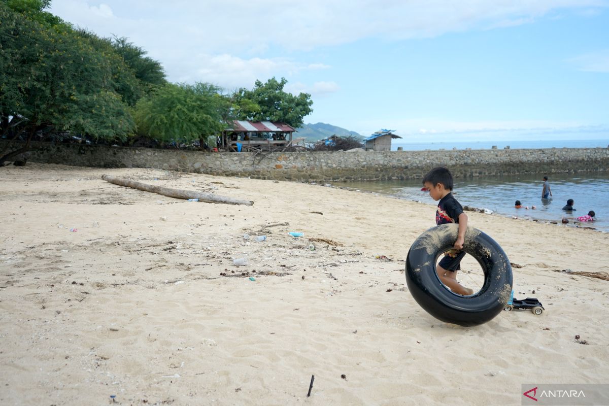Pemkab Bone Bolango resmi kenakan pajak parkir di Pantai Kurenai