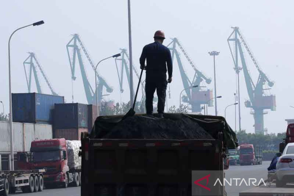 Impor batu bara China April melonjak, dipicu pesanan panik awal Maret