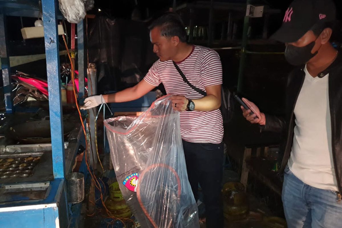 Polisi selidiki penyebab terbakarnya gerobak bakso