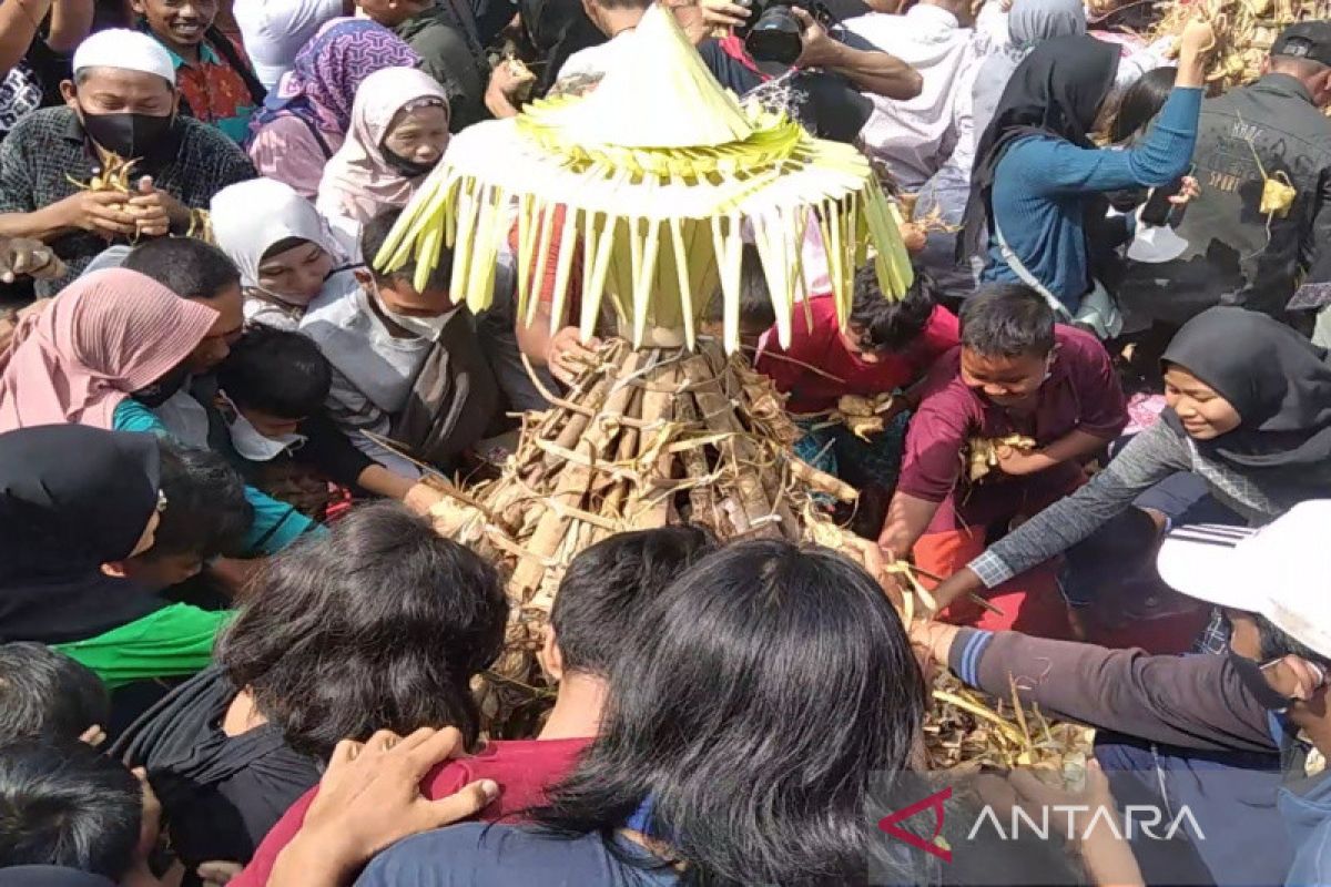 Festival ketupat lepet di Jepara tarik wisatawan