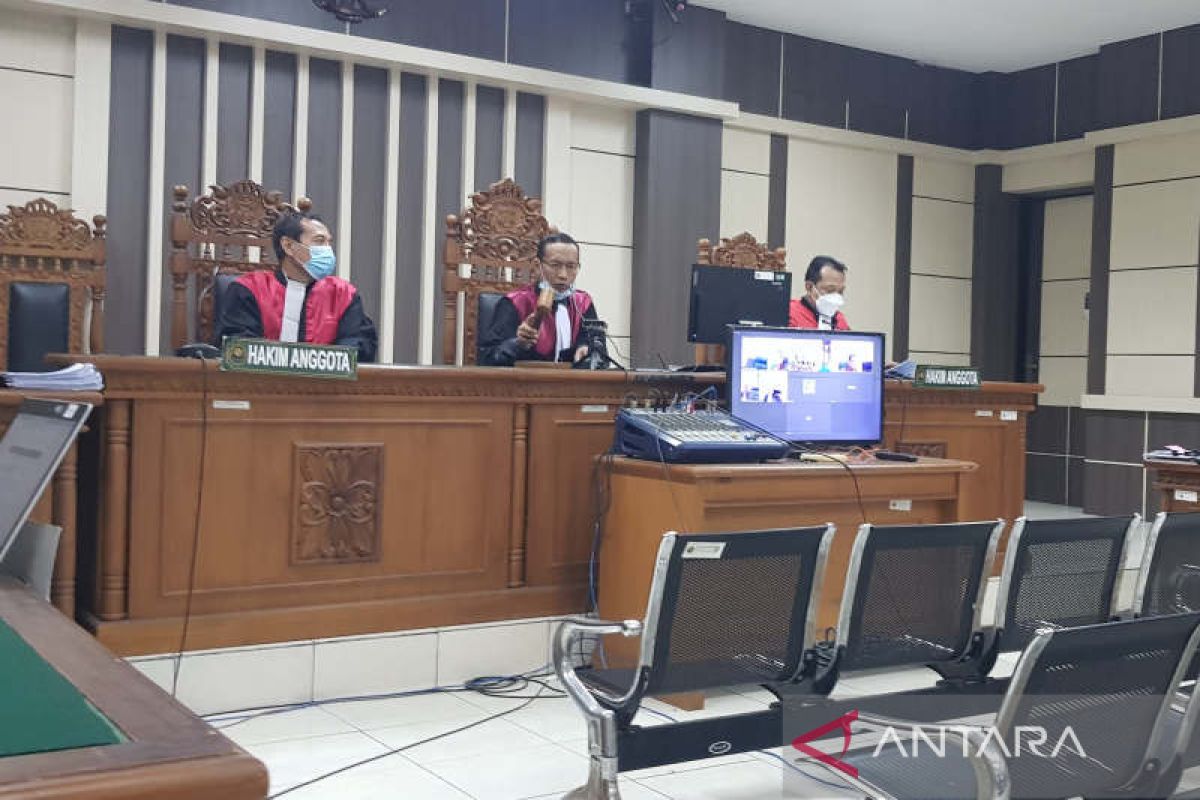 Bupati Budhi Sarwono sebut tak pernah terima "fee" dari kontraktor