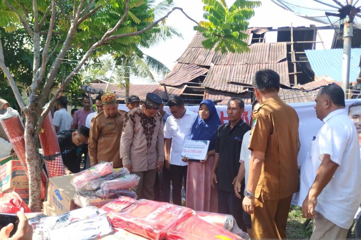 Plt Ketua DPRA salurkan bantuan bagi korban kebakaran di Abdya