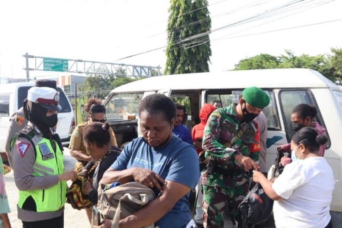 TNI-Polri gelar razia di Kabupaten Jayapura antisipasi demo DOB