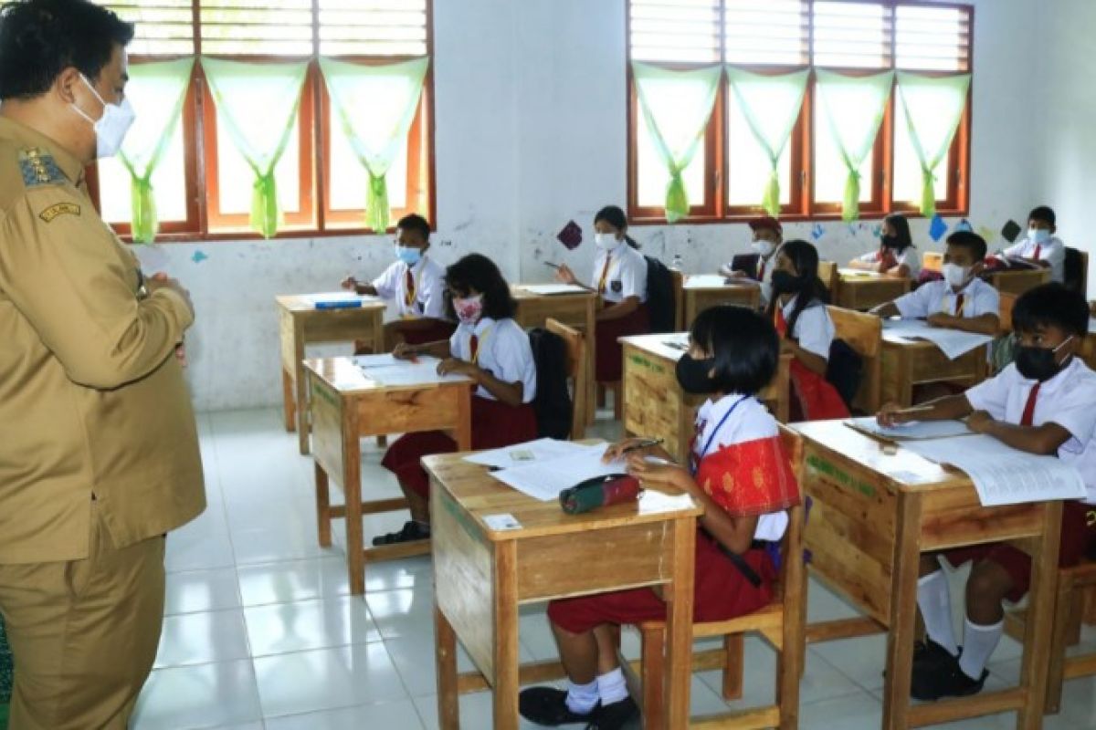 Bupati Samosir monitoring ujian satuan pendidikan
