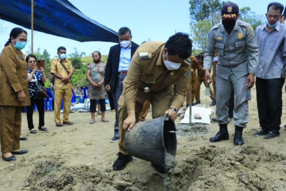 Bupati Samosir dukung budidaya ternak babi di Pangasean