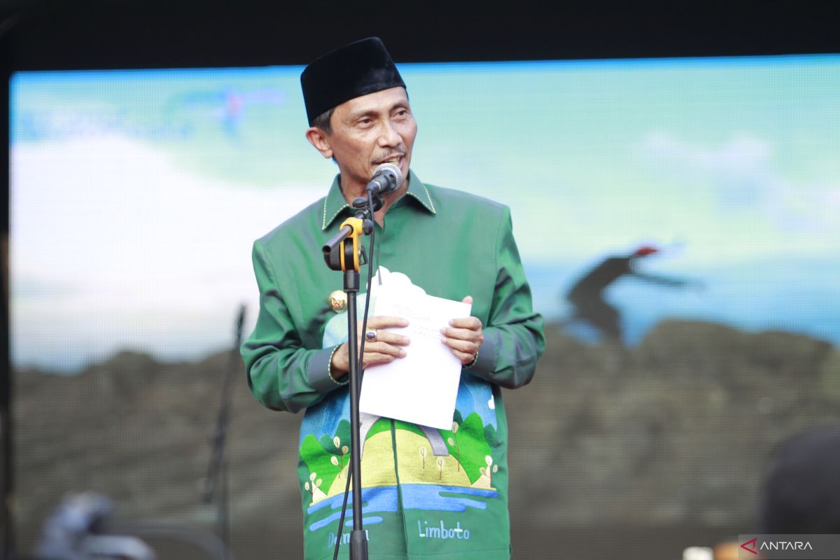 Bupati Nelson ajak masyarakat lestarikan tradisi Lebaran Ketupat