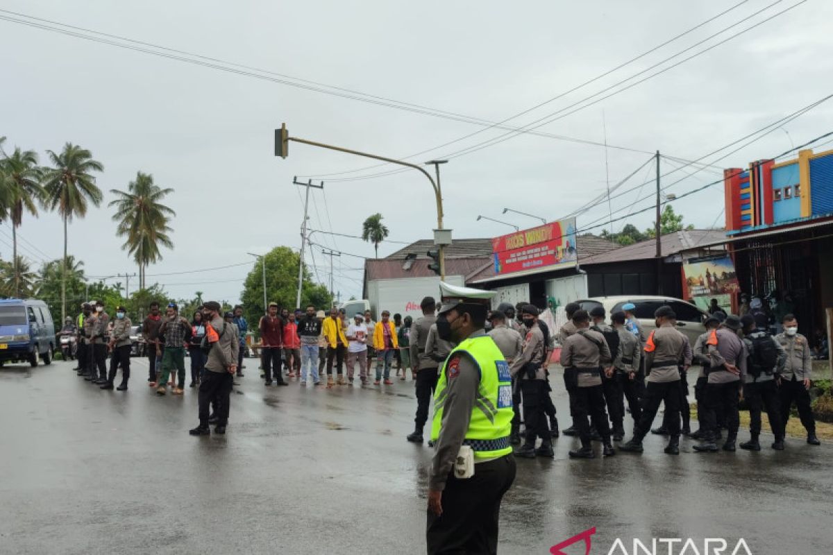 Polisi kawal aksi mahasiswa tolak DOB di Manokwari