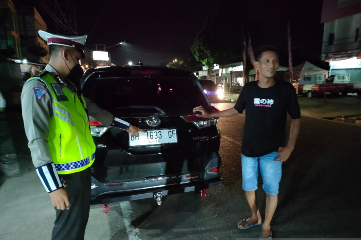 Ditlantas Polda Jambi tilang mobil pakai plat putih