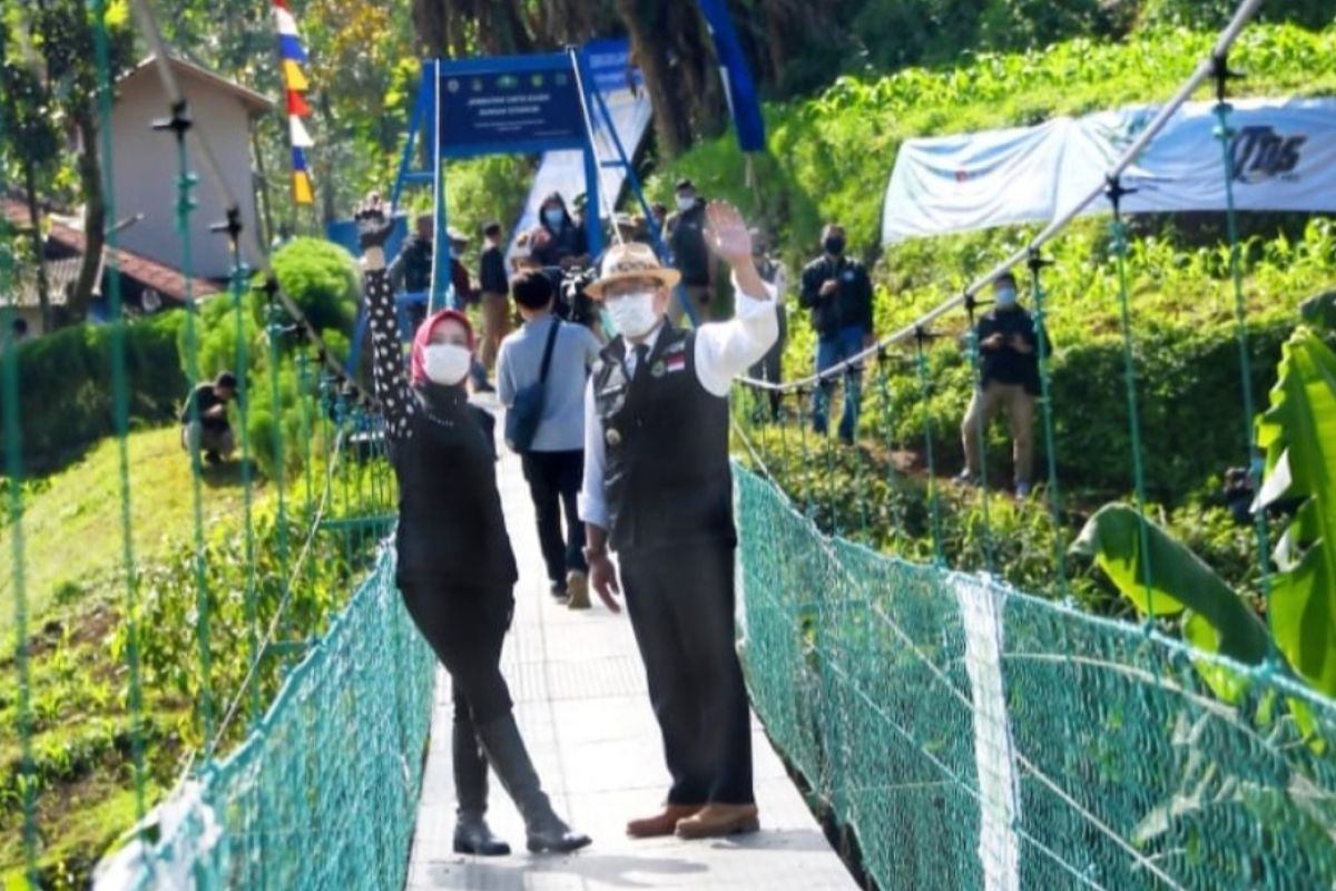 Gubernur Jabar: Jembatan Gantung Simpay Asih tingkatkan ekonomi warga