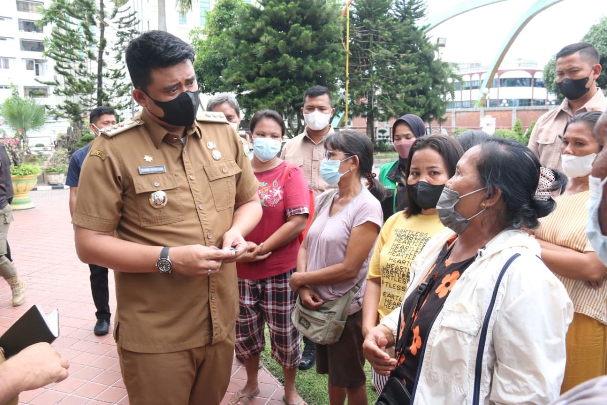 Wali Kota Medan dengarkan keluhan warga Belawan di kantornya