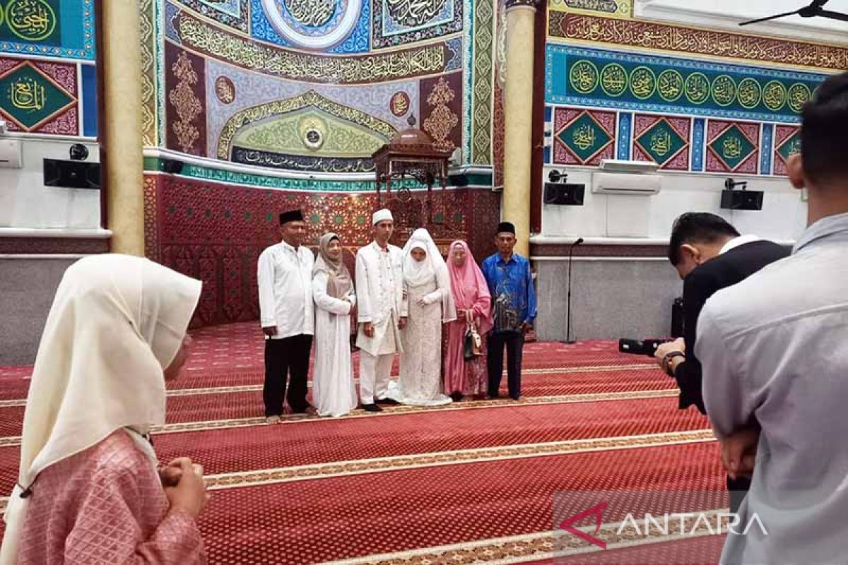 Masjid di Banda Aceh kebanjiran prosesi akad nikah