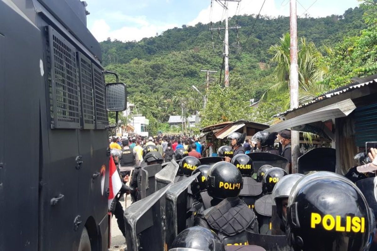 TNI dan Polri membubarkan aksi demonstrasi tolak DOB di Kota Jayapura