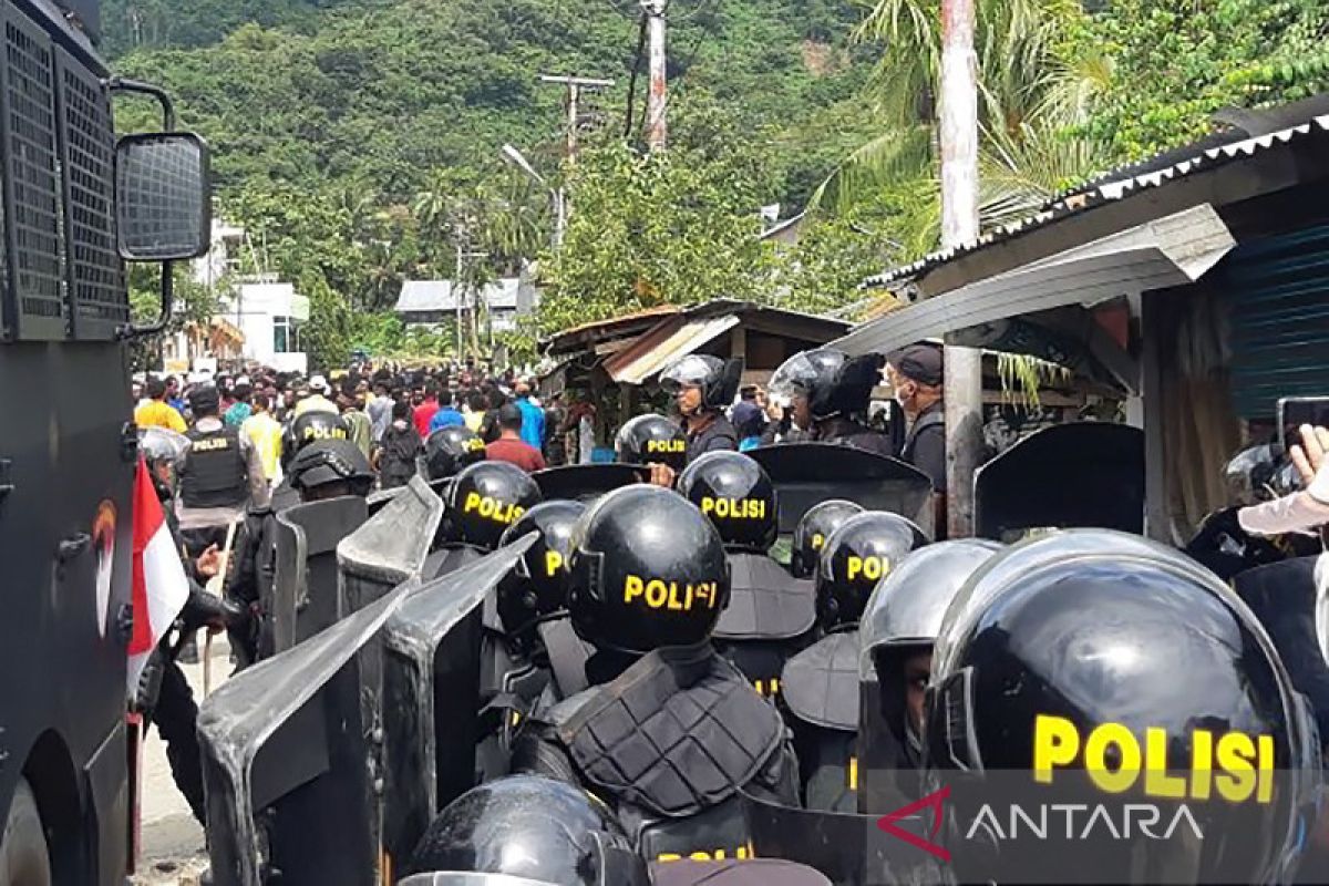 Seribuan personel TNI-Polri siaga bubarkan demo tolak DOB di Jayapura