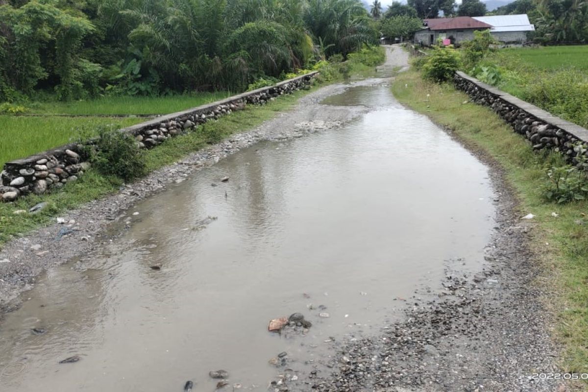 Ruas jalan rusak parah, akses transportasi Geulanggang Batee ke Kuta Paya terganggu