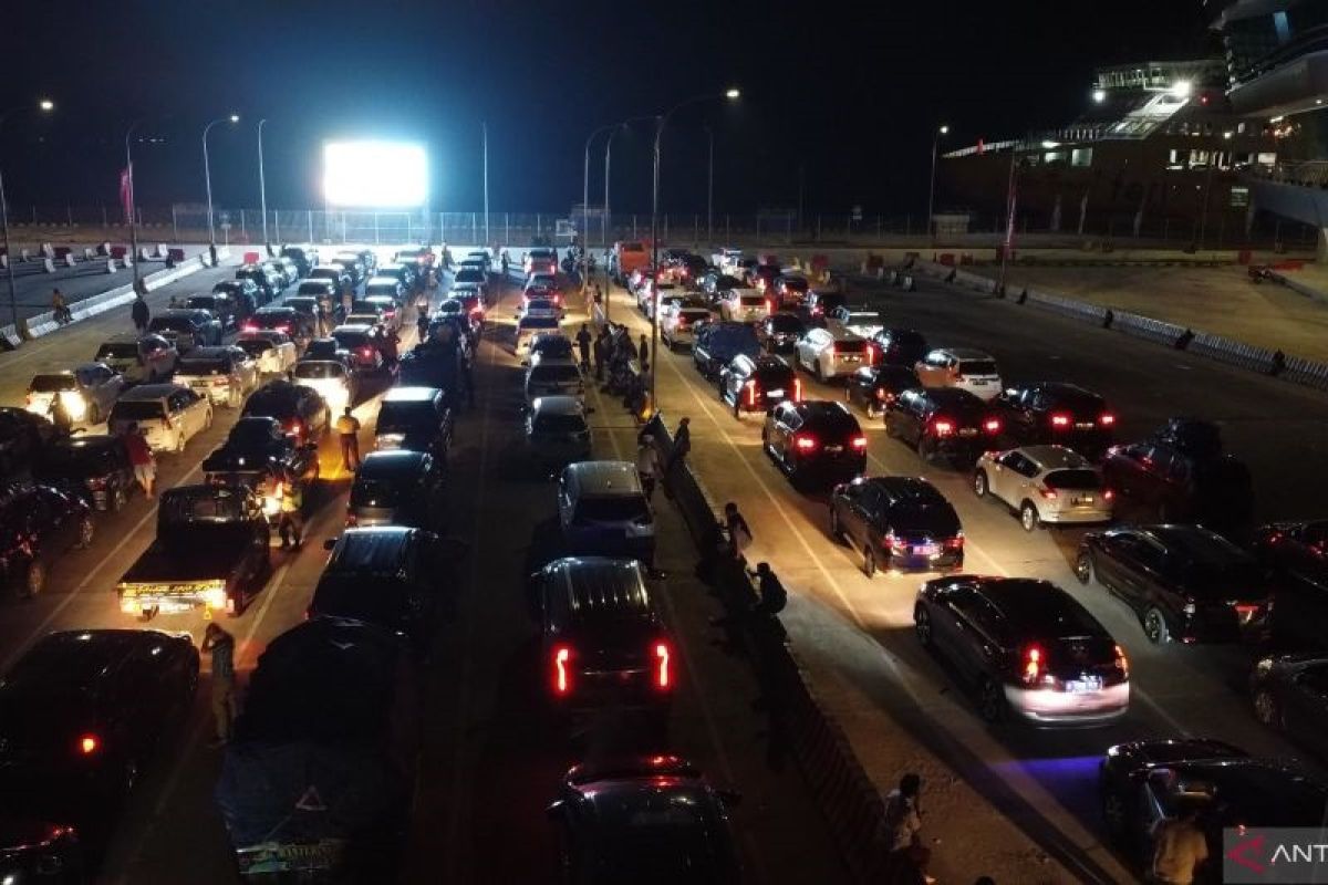 Arus lalu lintas di jalan Gerbang Tol Kalikangkung-Palimanan lancar Selasa pagi ini