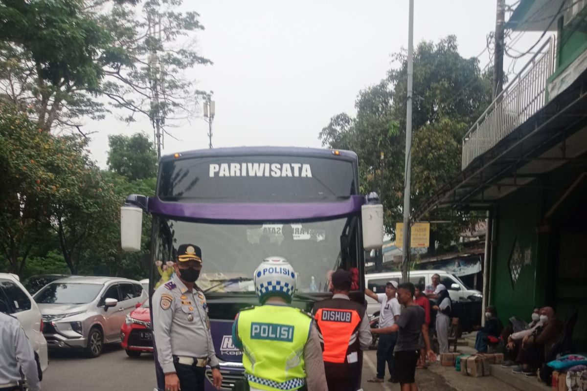 Antisipasi adanya terminal 'bayangan', sepuluh bus AKAP ditindak