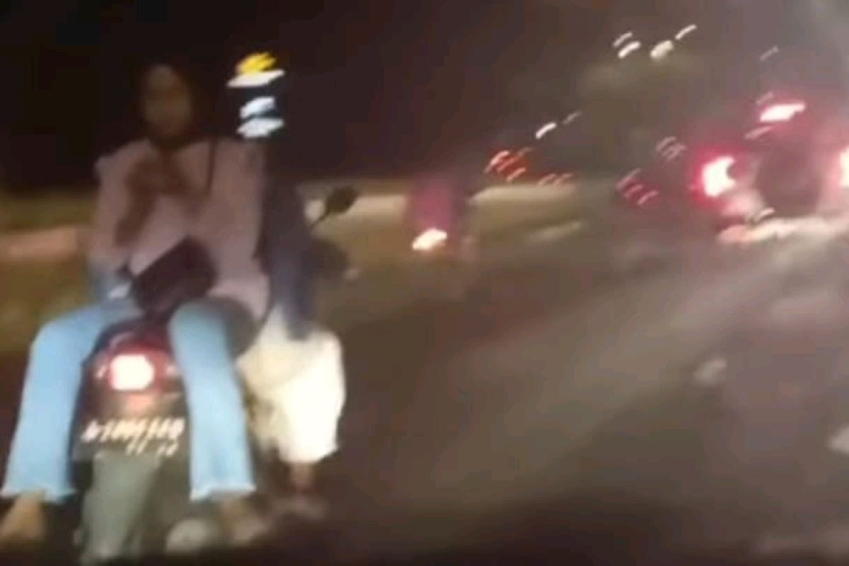 Viral, dua gadis di Pekanbaru bersepeda motor ugal-ugalan demi konten