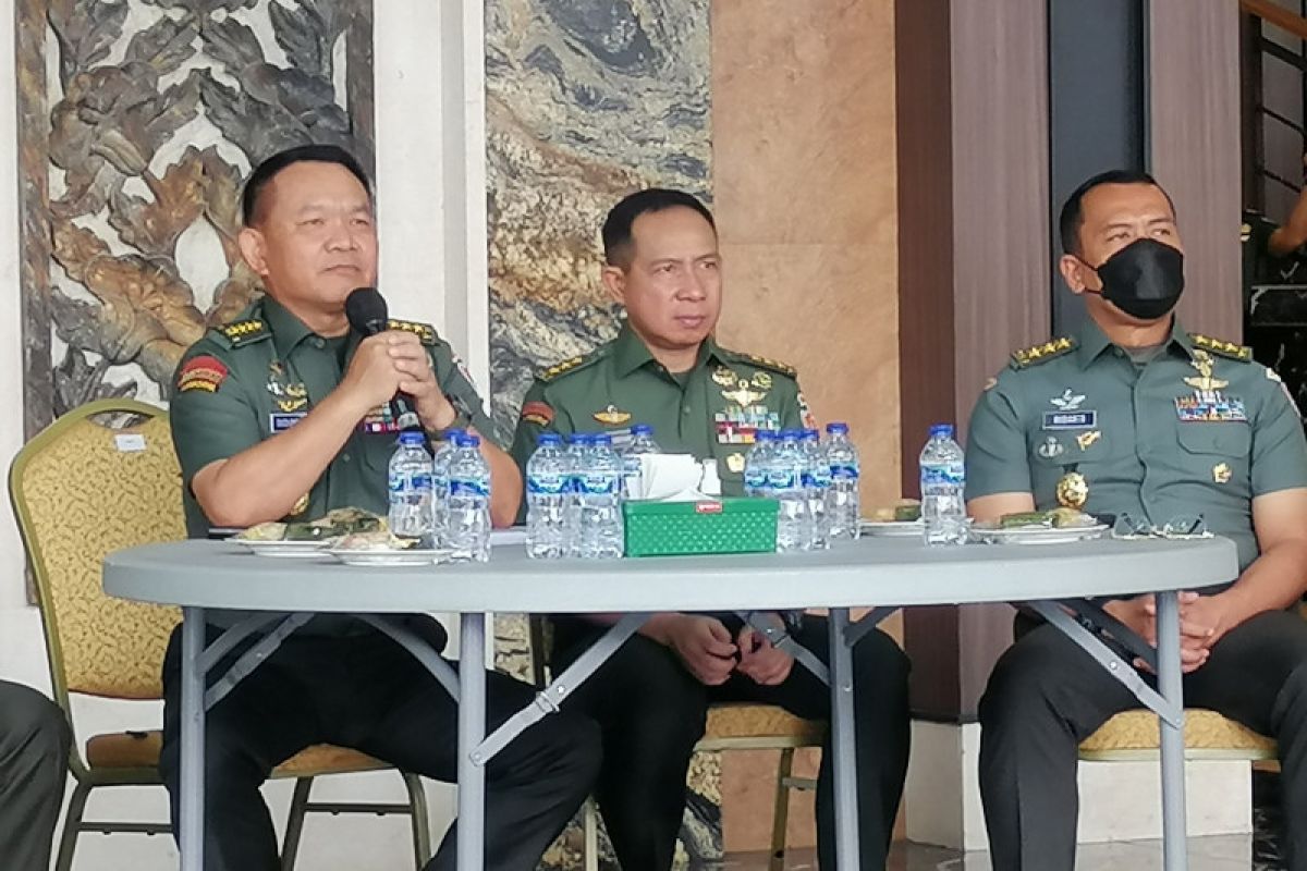 Kepala Staf TNI AD terharu operasi anak kembar siam dari prajurit berhasil