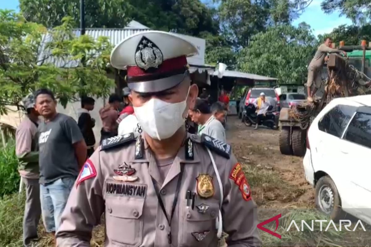 Polisi evakuasi mobil masuk jurang sedalam 20 meter di Kepahiang