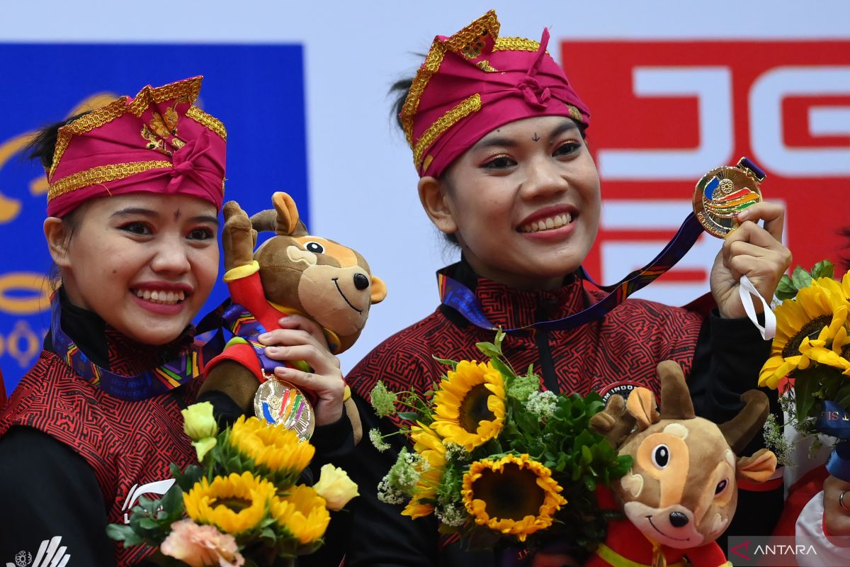 Menjaga tradisi jawara silat