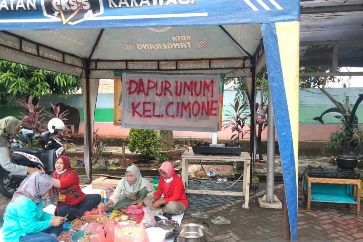Kecamatan Karawaci Tangerang buat dapur umum bantu warga terdampak banjir