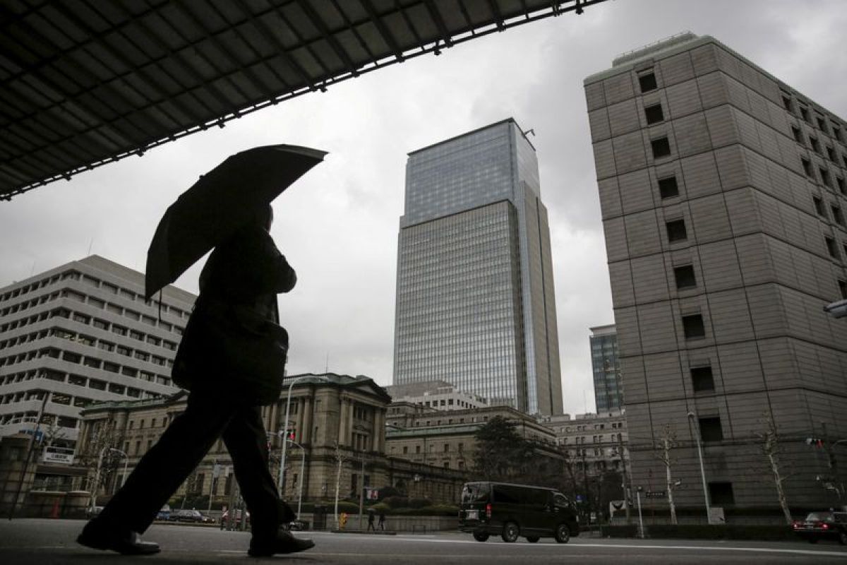 Pejabat BOJ abaikan perubahan kebijakan untuk melawan pelemahan yen