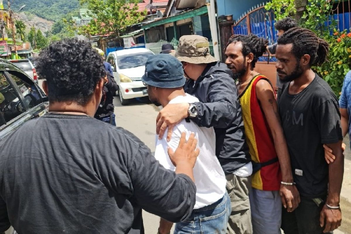 Polisi bebaskan Jubir PRP Jefri Wenda dan enam rekannya