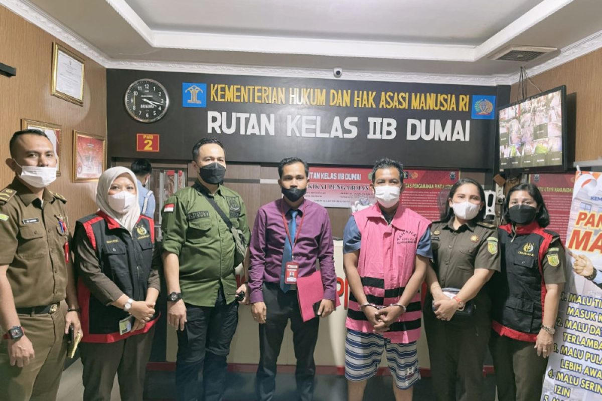 Kejari Dumai tahan tersangka korupsi penyelewengan dana zakat pada Baznas