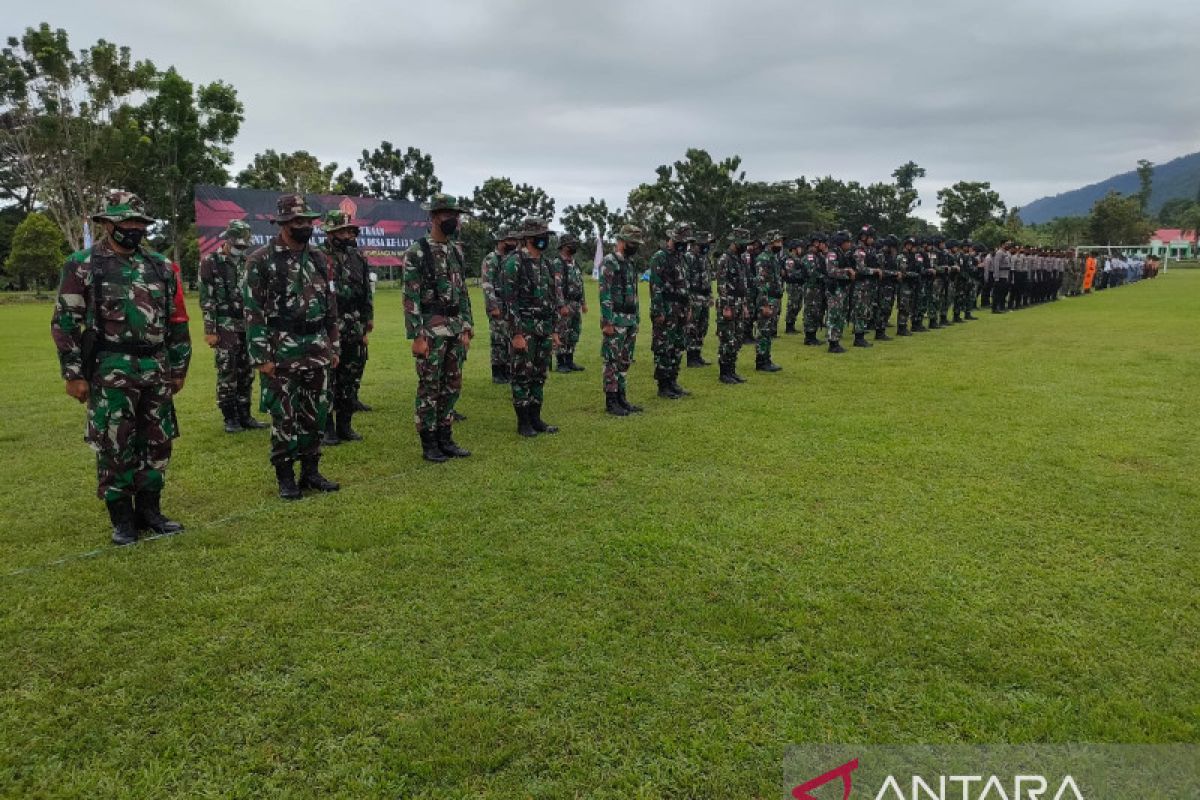 TNI AD rehabilitasi rumah warga Wondama