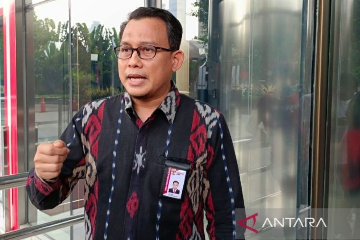 KPK cegah tiga orang pergi ke luar negeri terkait kasus suap di Ambon