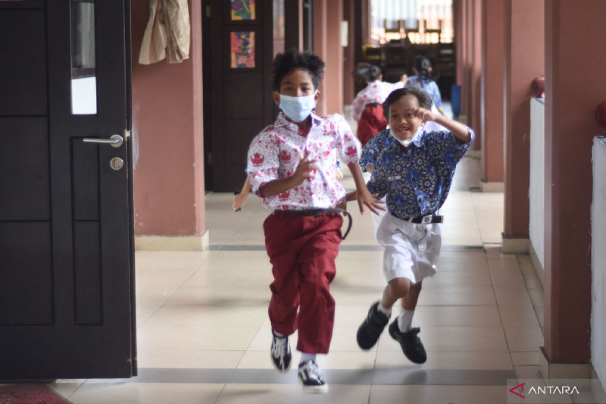 Seluruh sekolah di Jakarta Barat telah punya pemadam api