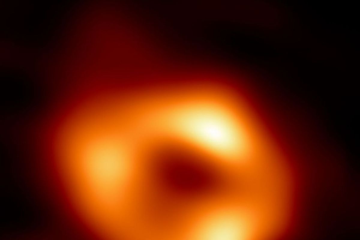 Tim astronom ungkap gambar pertama lubang hitam supermasif di pusat galaksi Bima Sakti