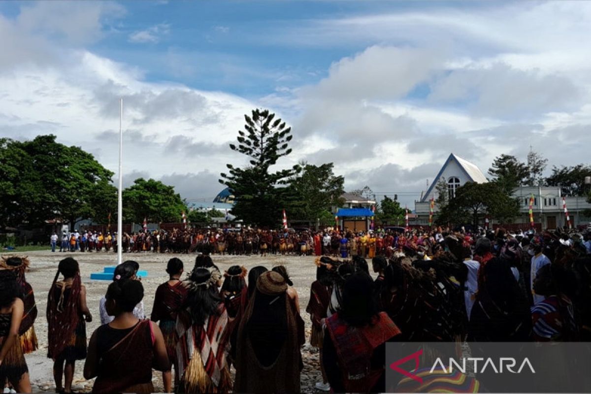 Bupati Jayawijaya minta guru ASN kerja maksimal meski ada honorer