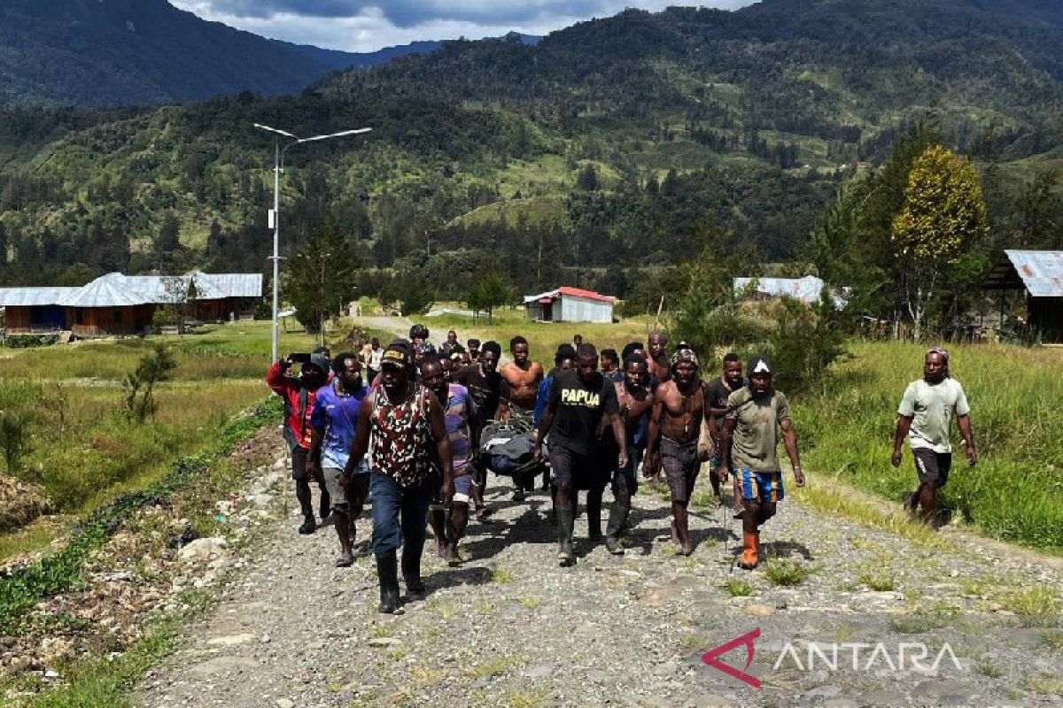 Jenazah korban penembakan KKB di Gome dievakuasi ke Timika