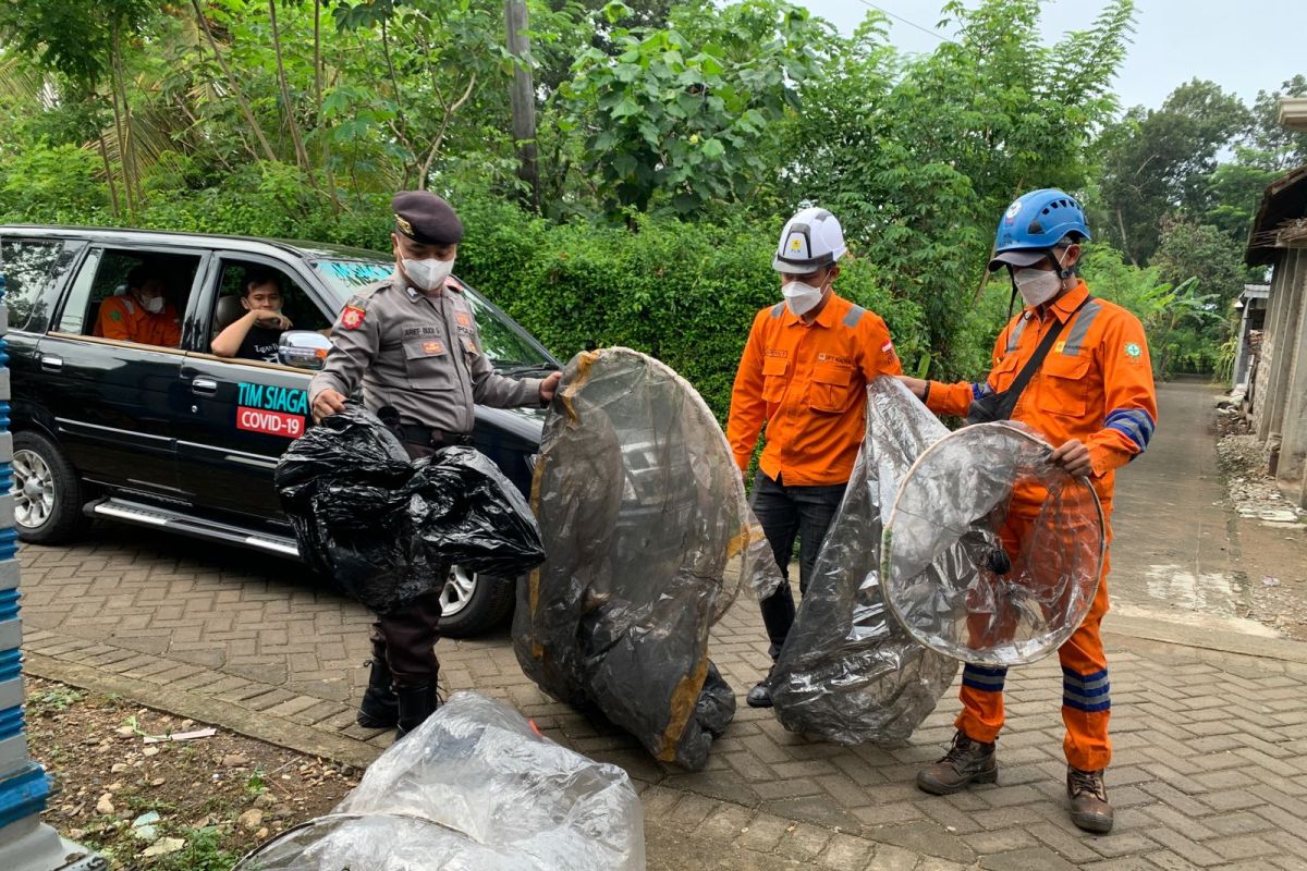 PLN gandeng polisi amankan 30 balon udara tersangkut jaringan listrik di Trenggalek