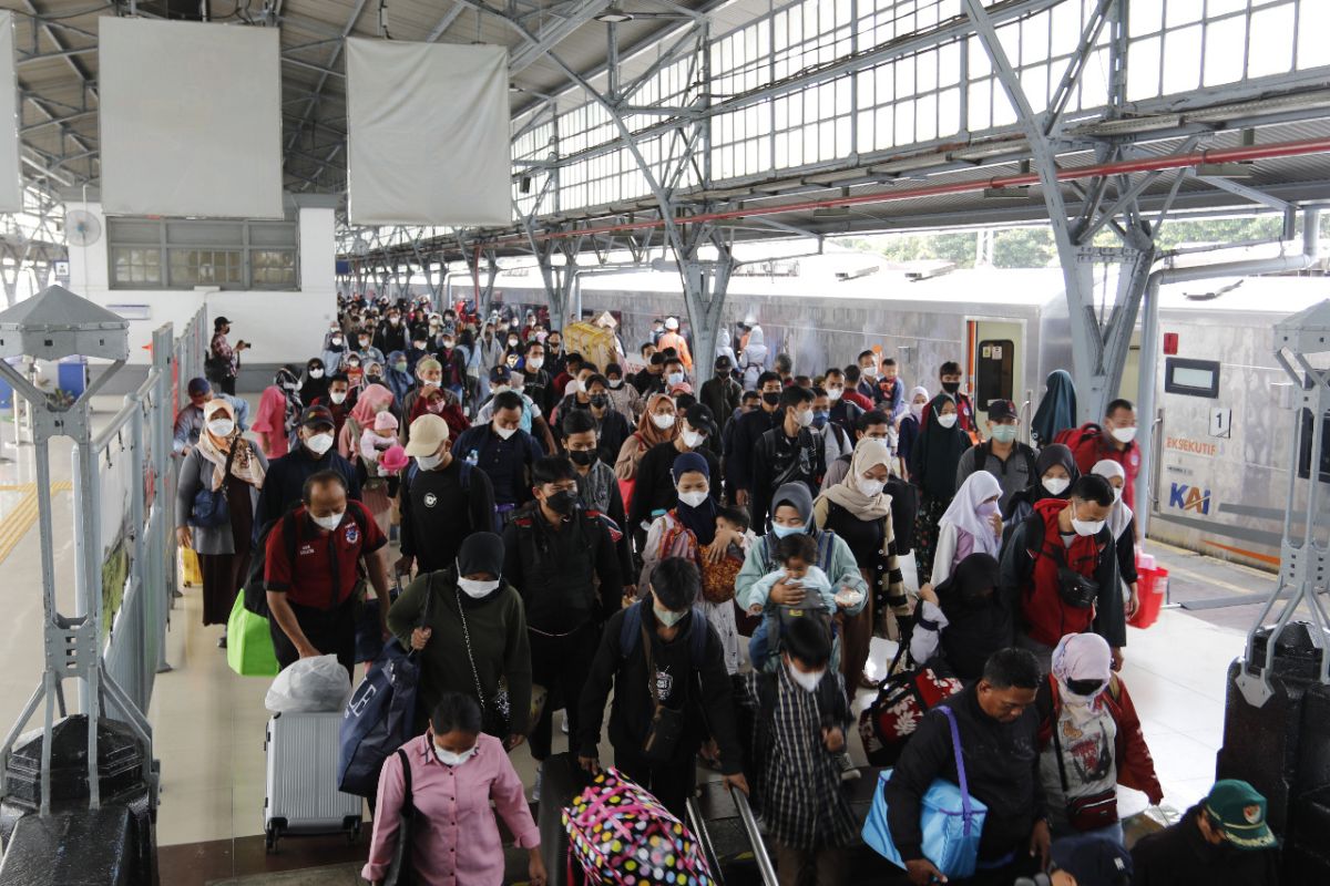 Penumpang kereta di Stasiun Gambir dan Pasar Senen kembali meningkat