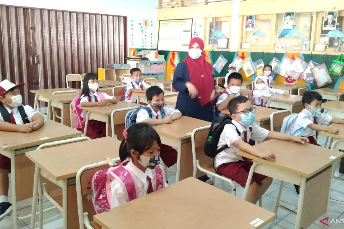 Kepala Sekolah SMPN 46 bantah guru paksa siswi muslimah pakai jilbab