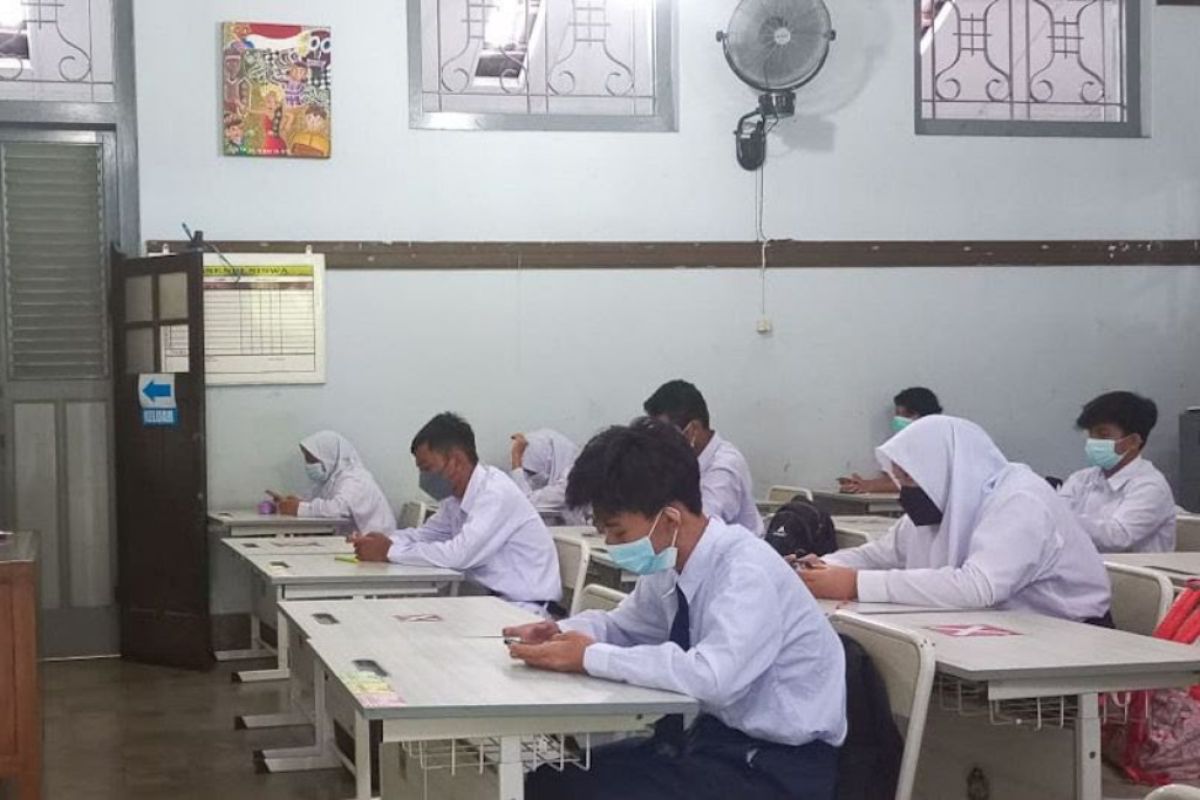 DPRD Yogyakarta menyoroti konsekuensi biaya dari aturan seragam sekolah