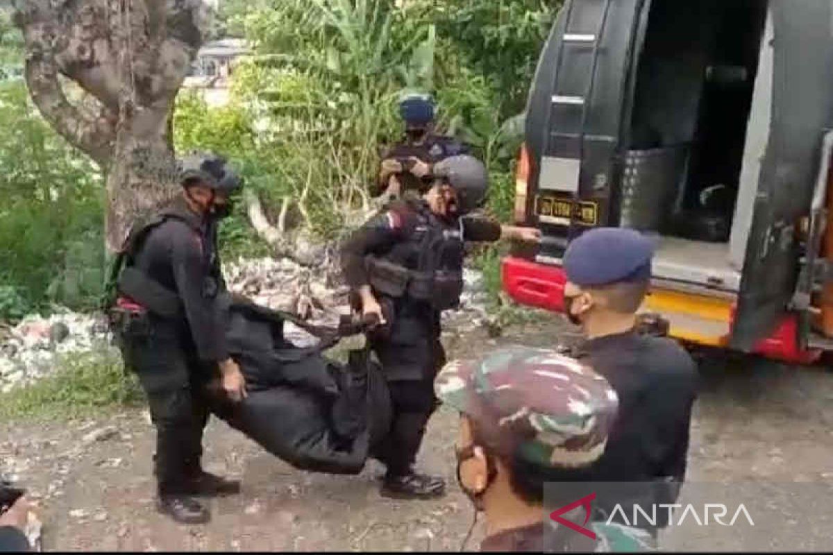 Nelayan Cirebon menemukan peti berisi bom martir di perairan Indramayu