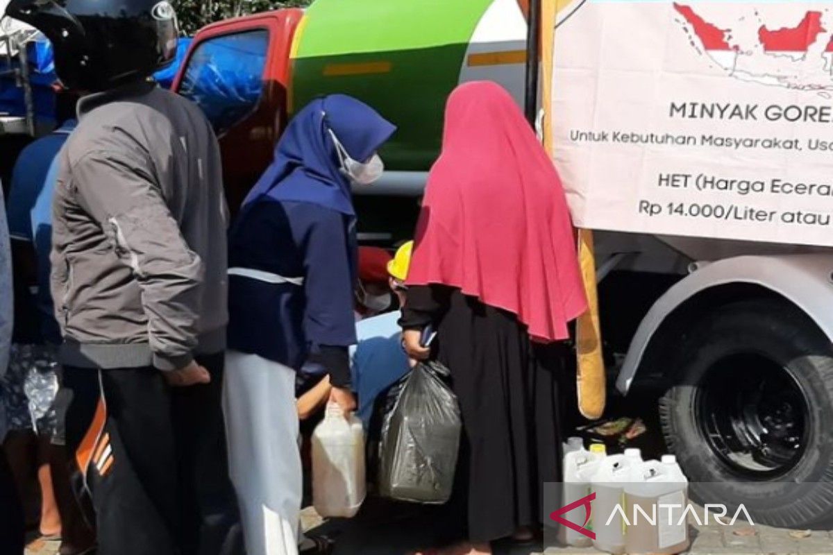 Pemkab Pamekasan lanjutkan operasi pasar murah minyak goreng