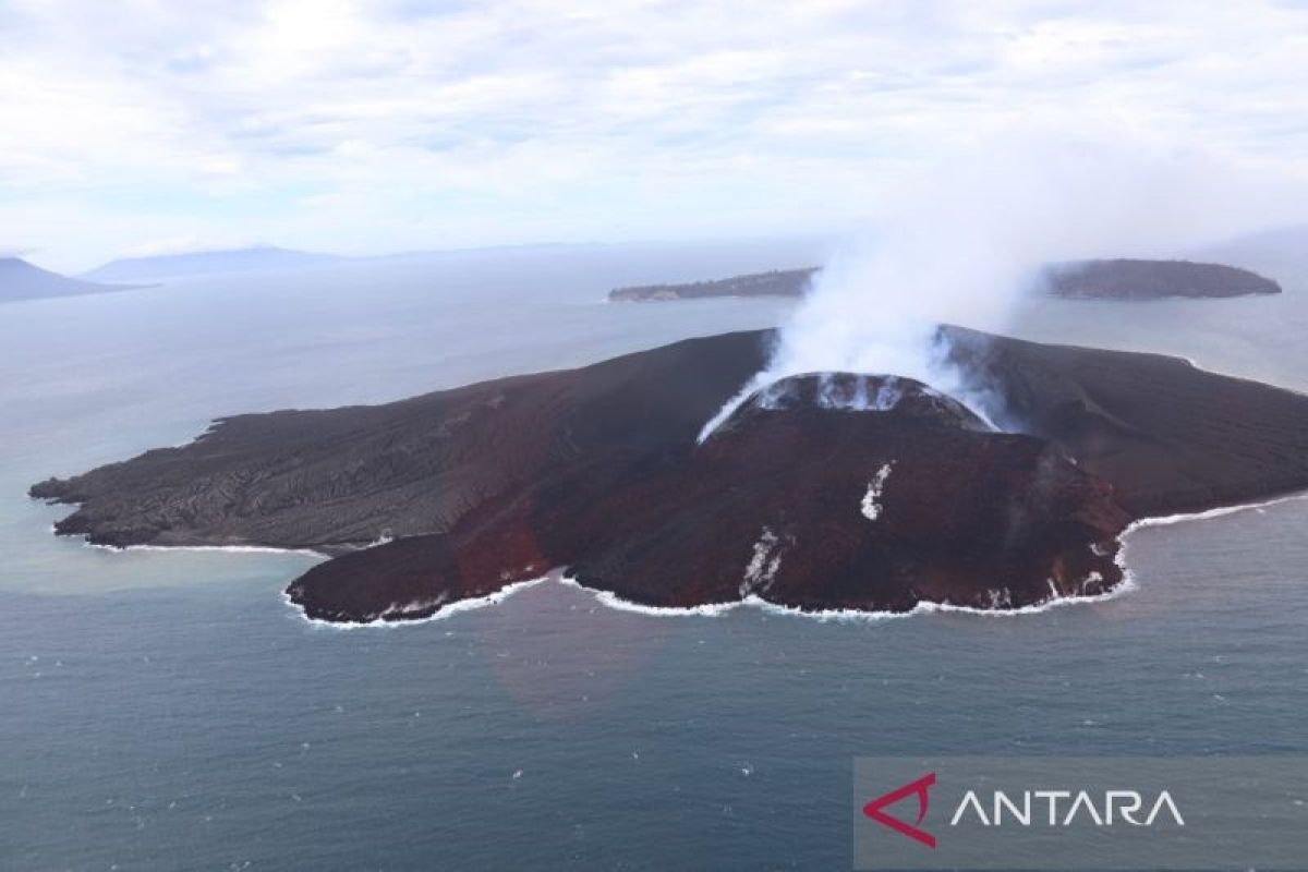 Gunung Anak Krakatau kembali erupsi